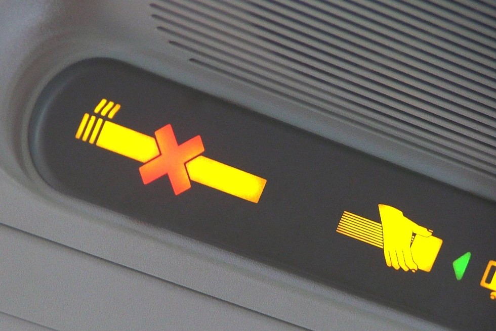 Можно ли курить в самолете