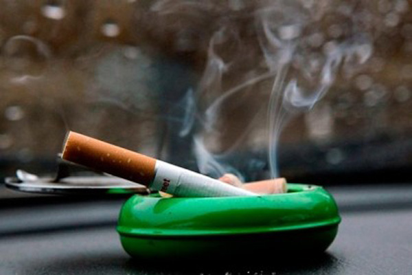 Что делать, если соседи курят в туалете